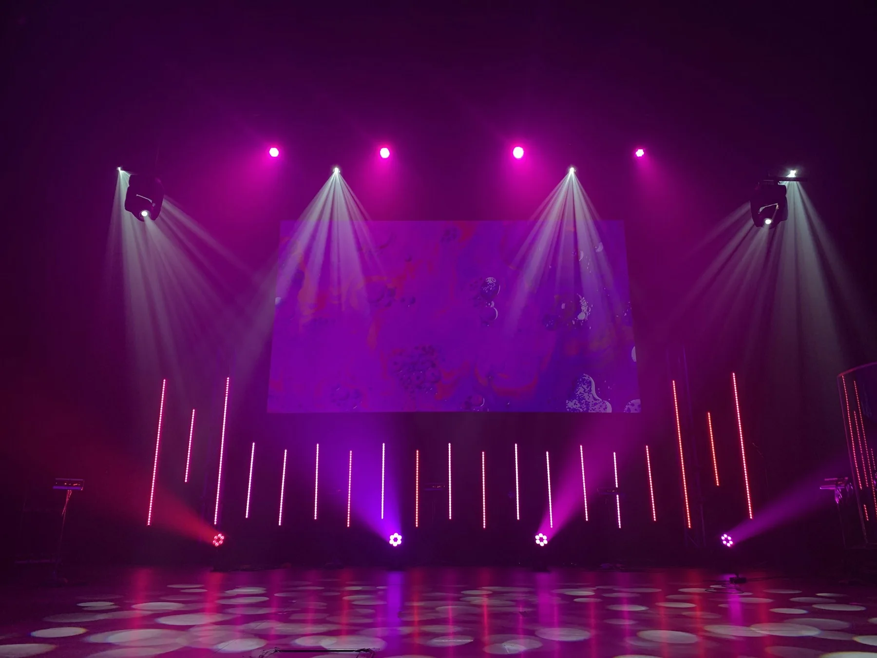 Escenario profesional iluminado